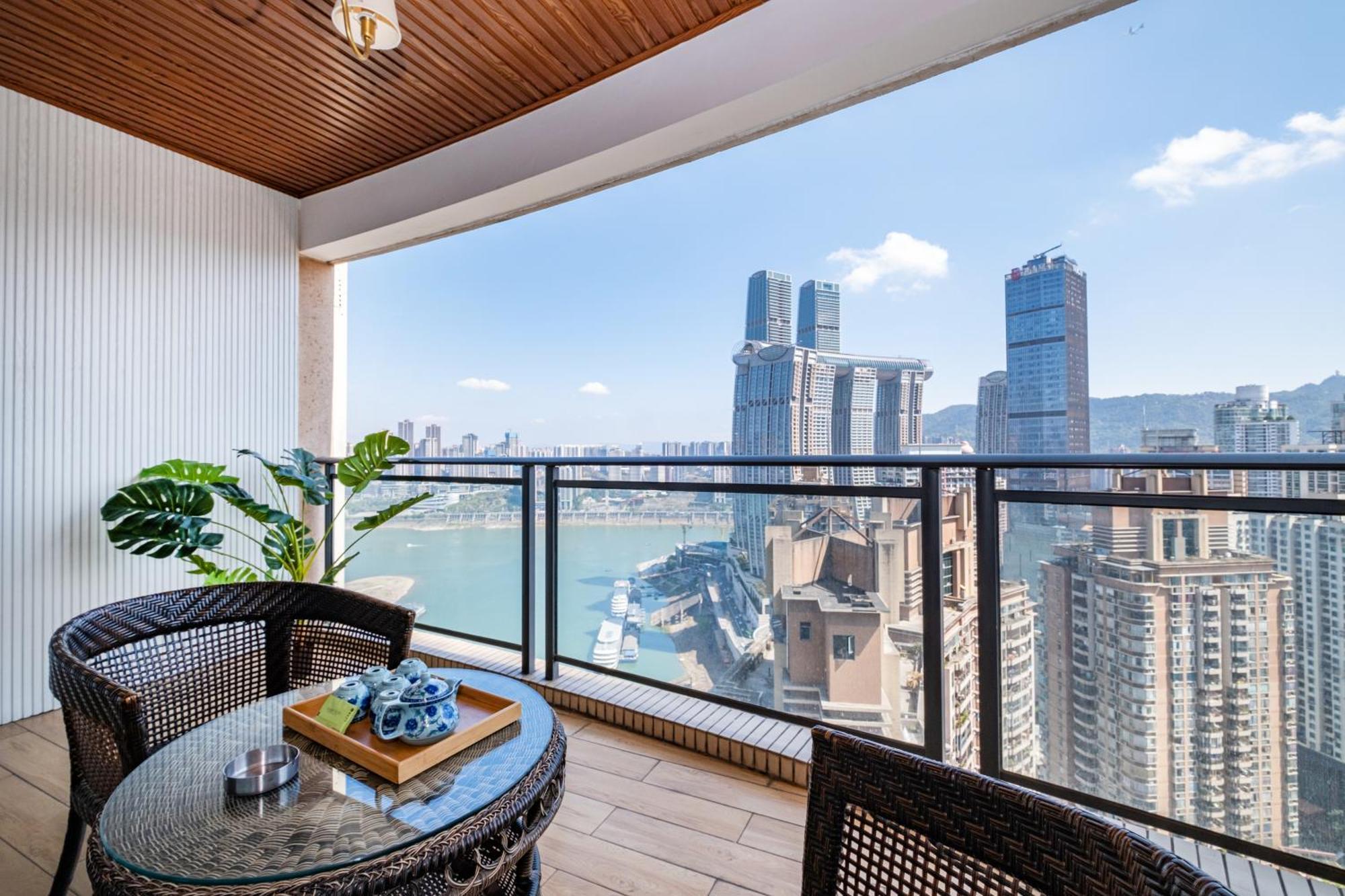 Misty Nest High Altitude River View Hongyadong Branch Apartment Chongqing