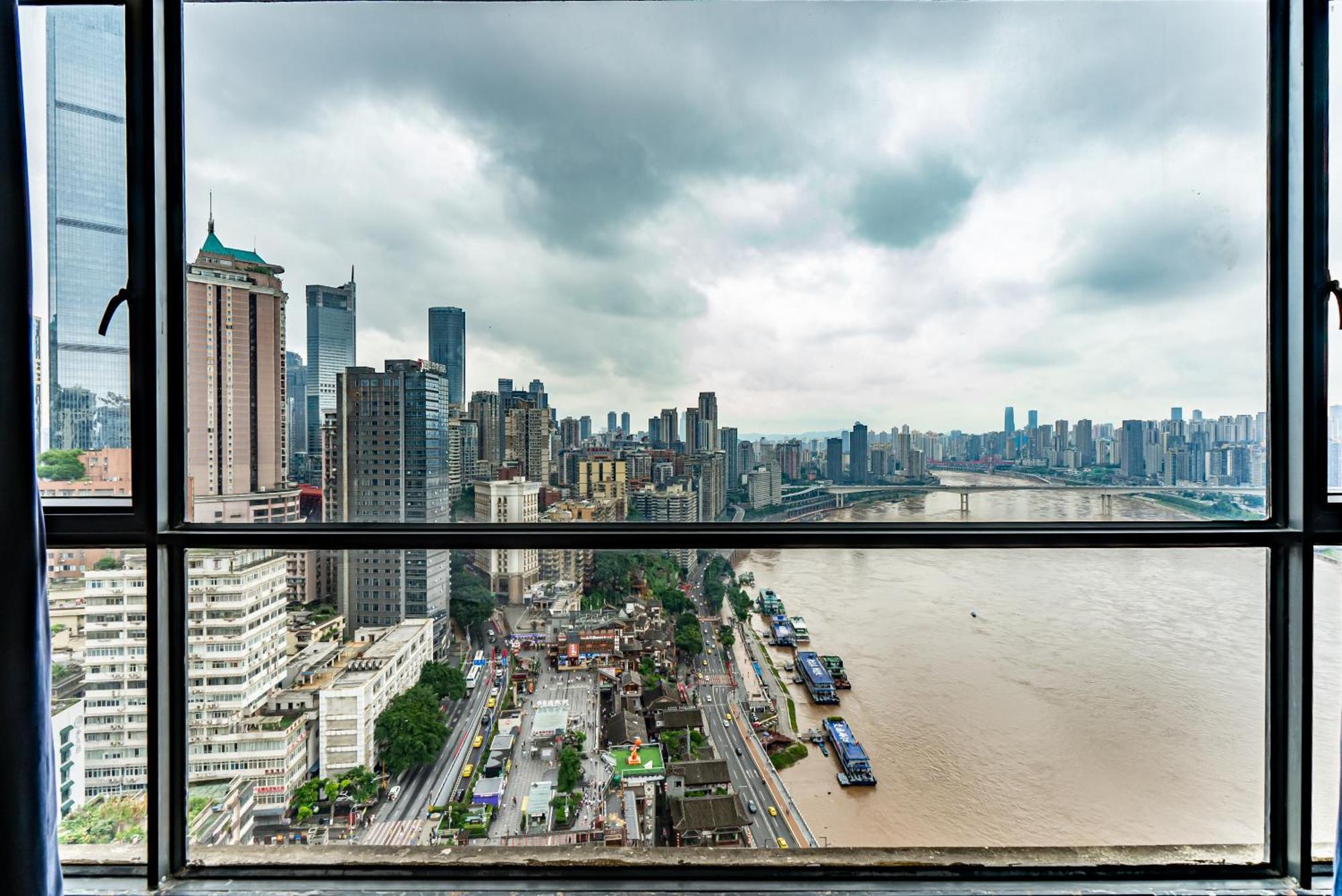 Apartment Misty Nest High Altitude River View Hongyadong Branch